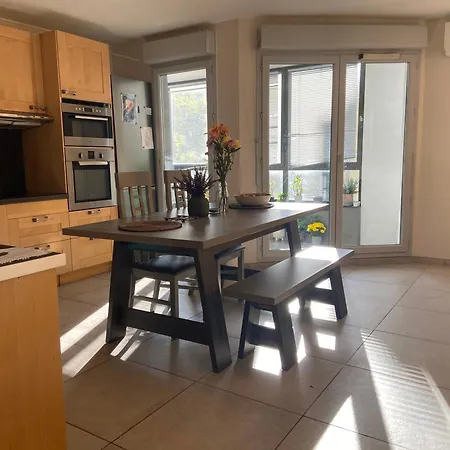شقة 2bhk Entire Fully Equipped 84m2 *